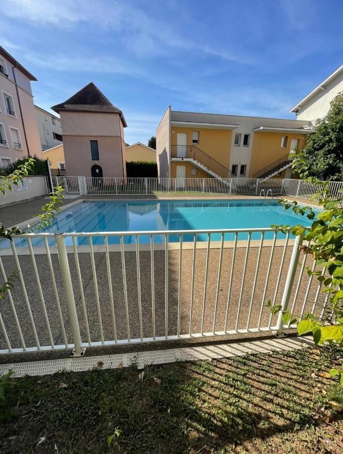 Appartement Avec Place De Parking Et Piscine Villefranche-sur-Saône Exterior photo