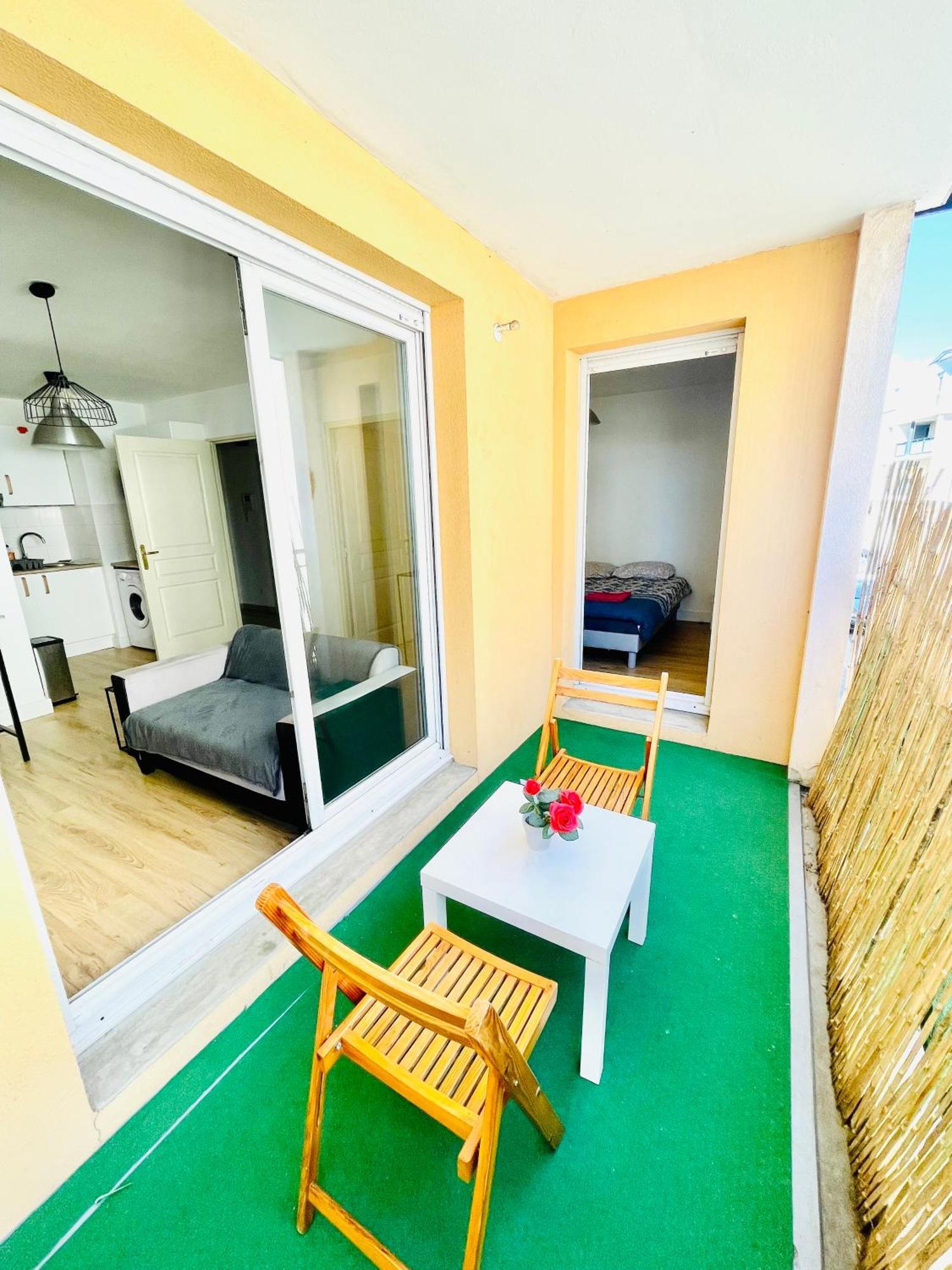 Appartement Avec Place De Parking Et Piscine Villefranche-sur-Saône Exterior photo